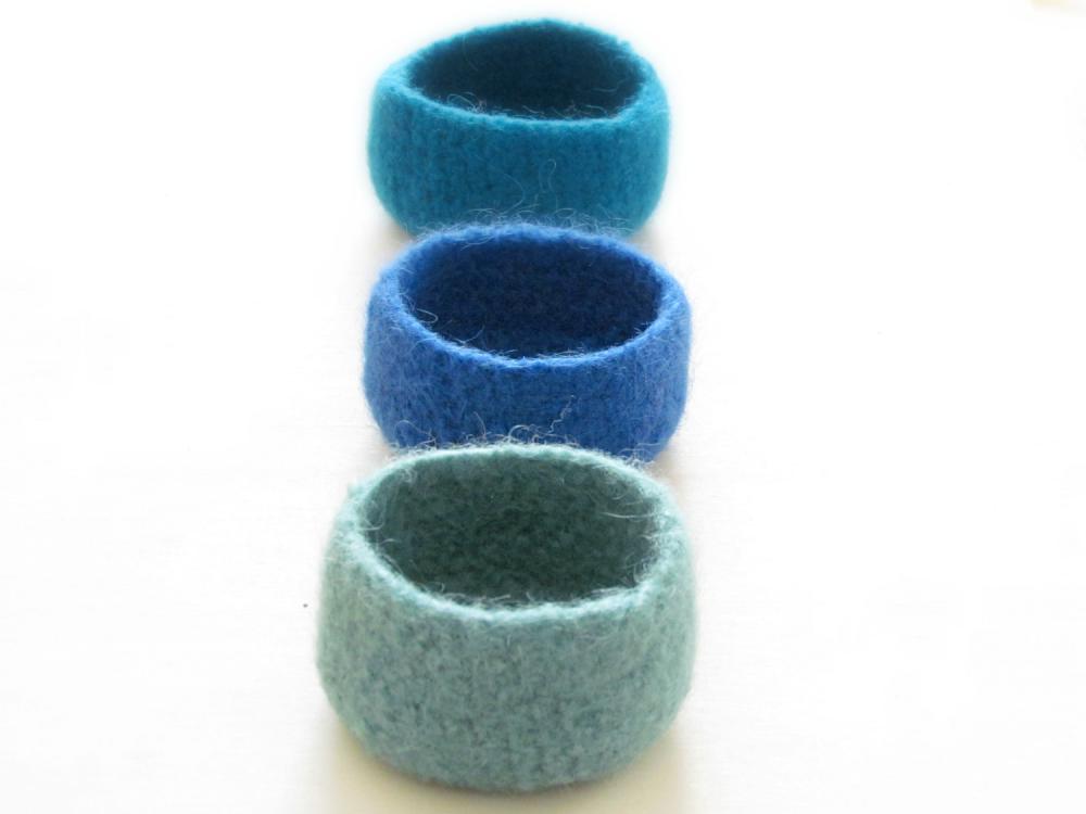 Blue Felted Bowls / Ocean Colors / Three Little Bowls In Mint, Turquoise And Electric Blue